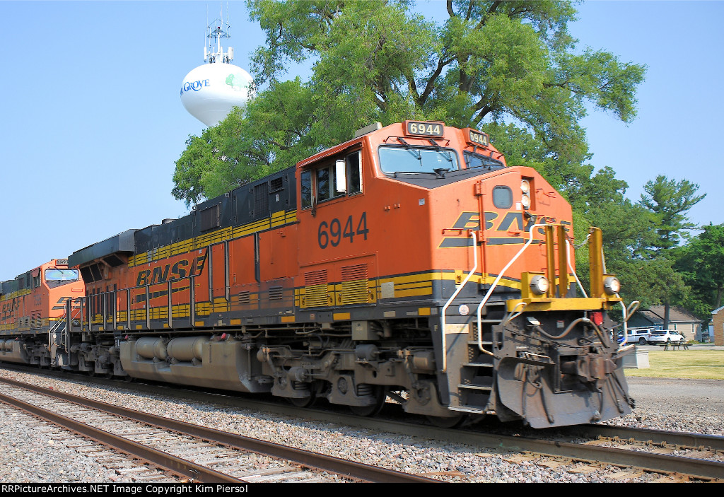 BNSF 6944